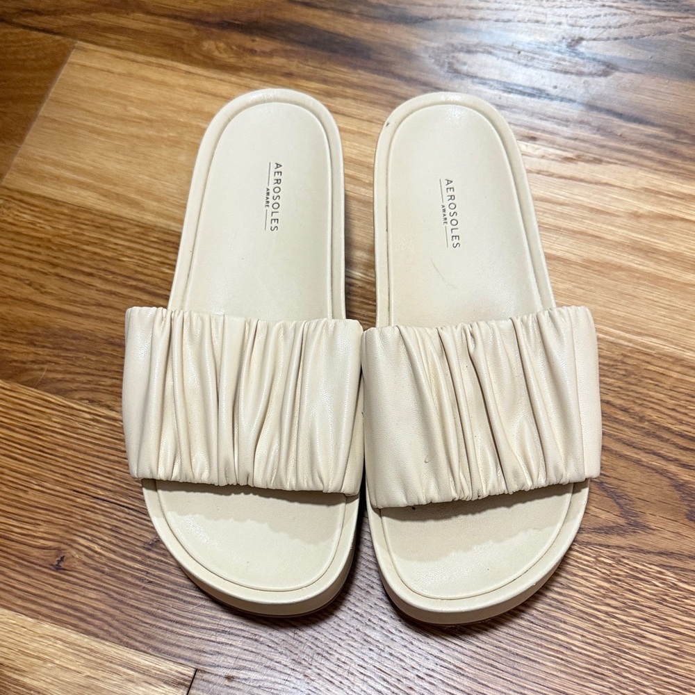 AEROSOLES Women's Tan Slide Sandals